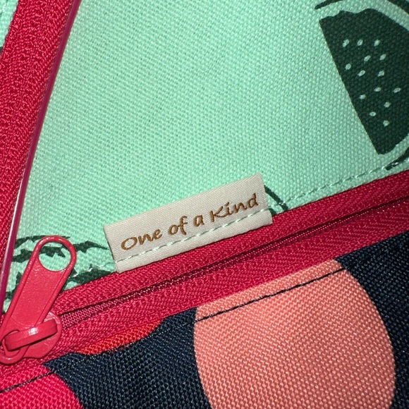 New with no tags- KAVU Paxton Pack Rope Sling Crossbody Bag - Watermelon - Picture 3 of 12